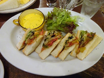 「喫茶ガボール」 料理 76135551 トマトのガーリックソテーと野菜のベジサンドイッチ