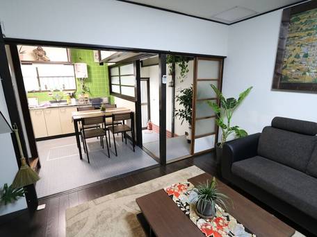 Guest House E-nine / 4