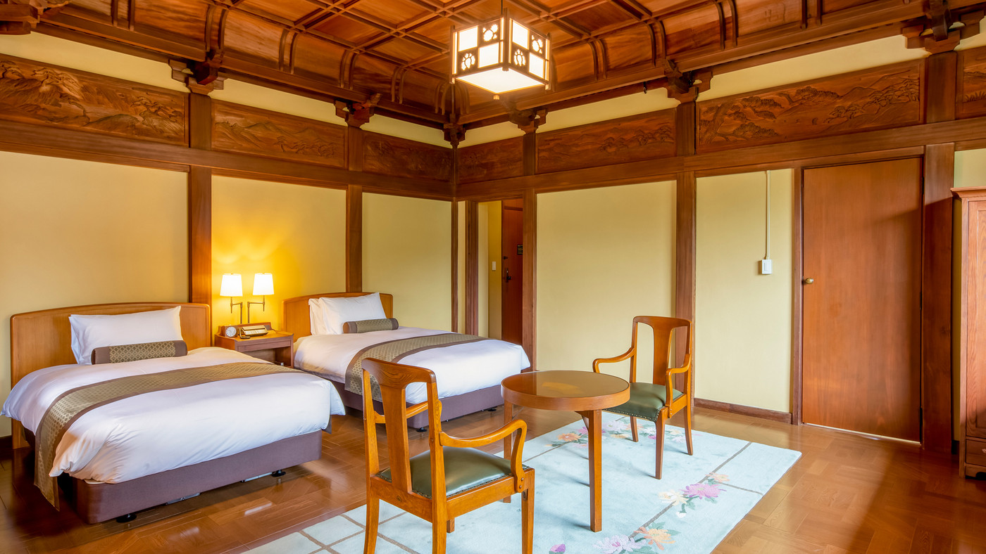 140年の歴史あるクラシカルホテルで優雅にプールを楽しもう4065518