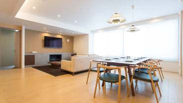 客室内のダイニングエリア / 32