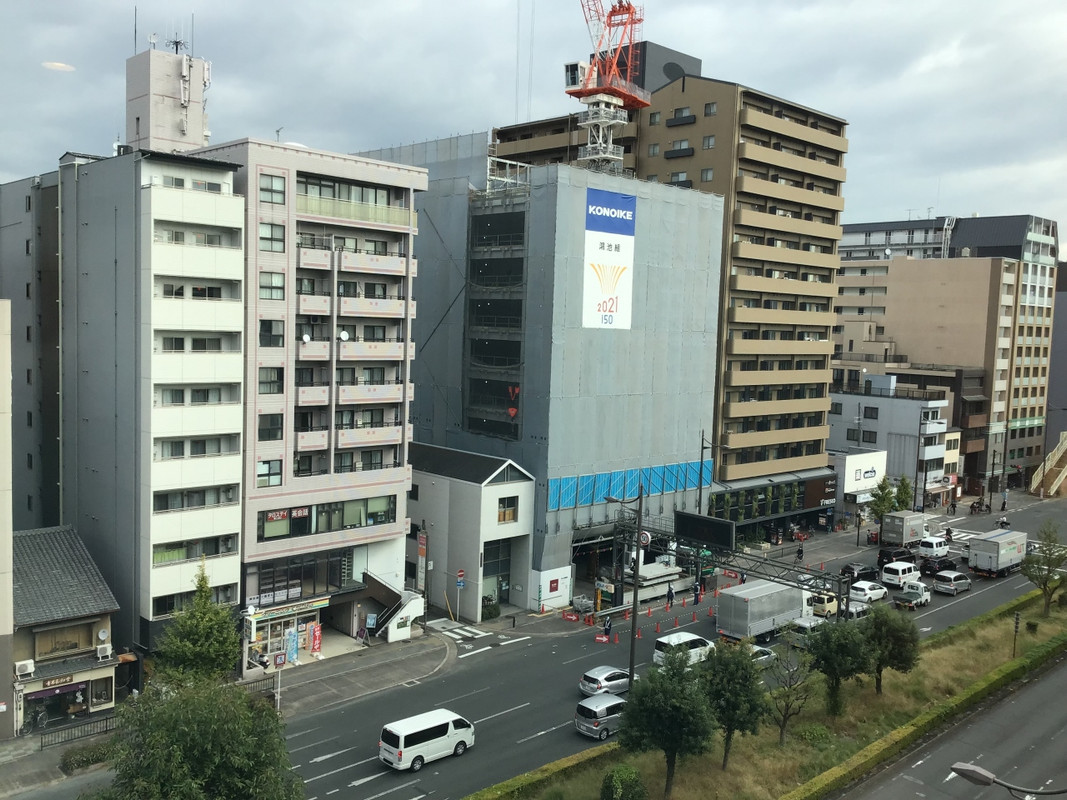 目の前には、国道1号線も。