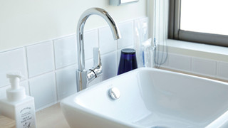 Queen with River View and Shared Bathroom