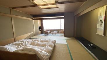 客室 / 7