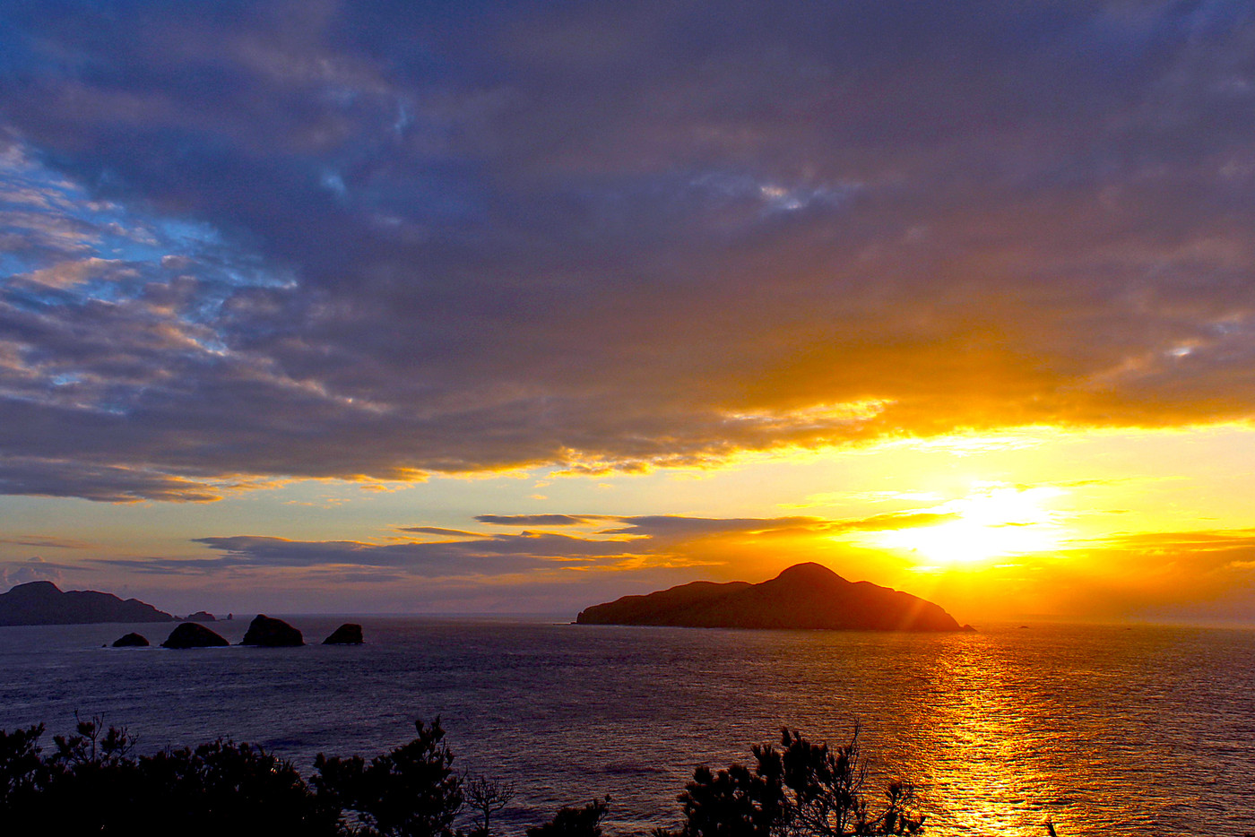 【沖縄】座間味島　女瀬の崎展望台から眺める慶良間諸島に沈む夕日