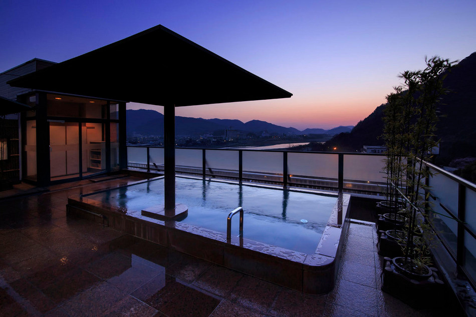 長良川や金華山に囲まれたお宿で季節の移ろいを楽しむ4269563