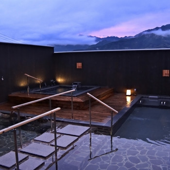 流れる雲を見てのんびり「湯浴みぼっこ」　3724997