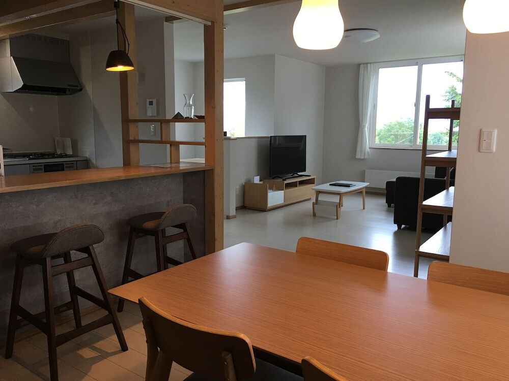 客室内のダイニングエリア