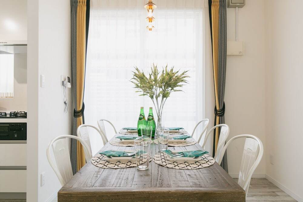 客室内のダイニングエリア