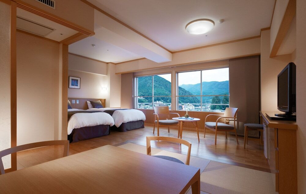 5. 春色を間近に感じてロマンチック気分「水明館」4089004