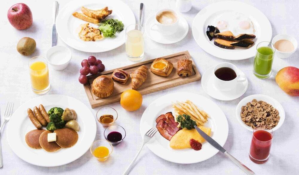 お楽しみの
ビュッフェを満喫！ / 1