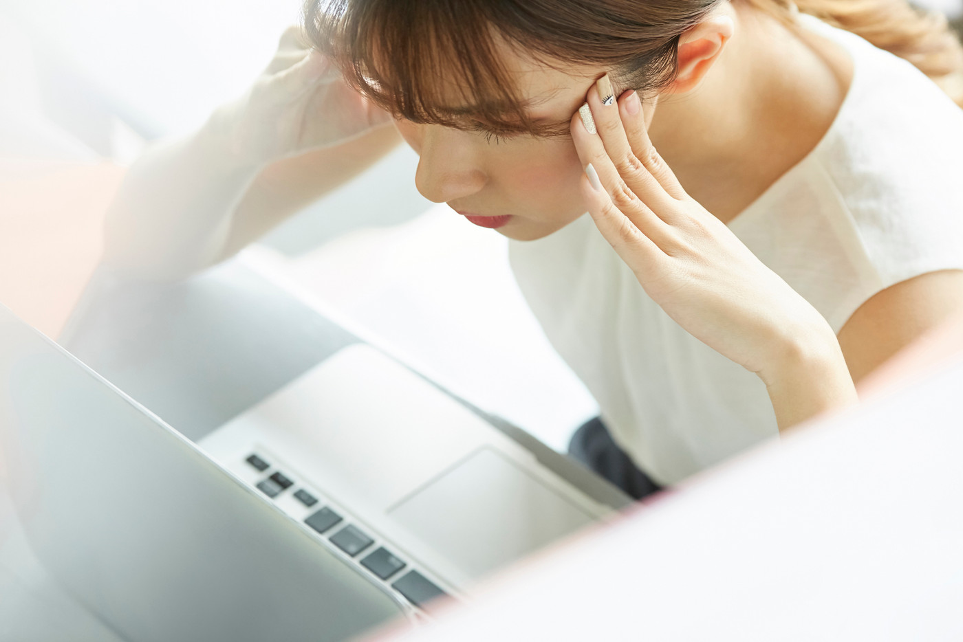 ビジネスウーマン　ネガティブイメージ