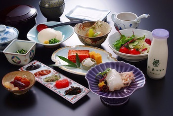 透明な”朝獲れイカ”のお刺身に舌鼓♡函館名物を存分に楽しめて大満足4255713