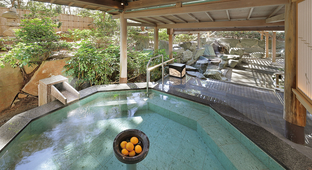 鴨川の松林の中に佇む、温泉と料理が自慢の宿4240626