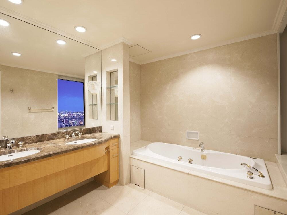 天上人気分?!大阪の箱庭を眼下に見下ろす4241576