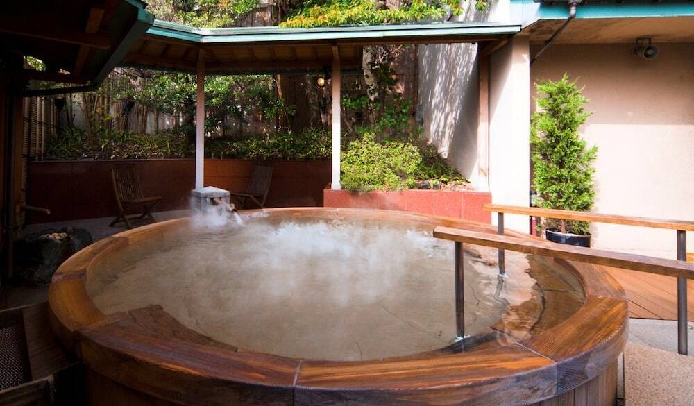 大浴場「滝見の湯屋」② / 2