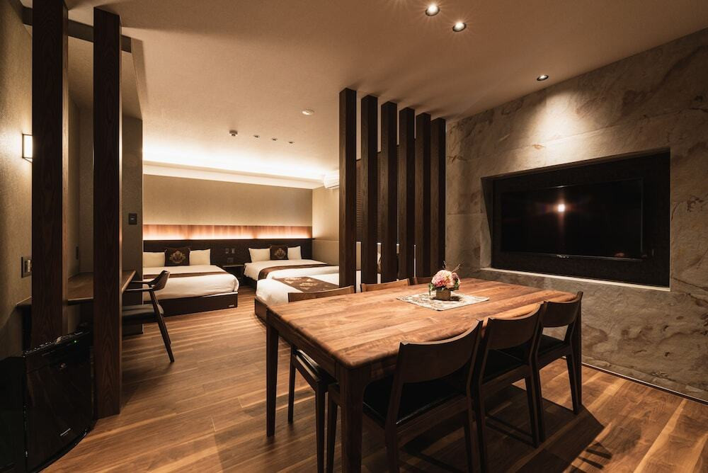 客室内のダイニングエリア