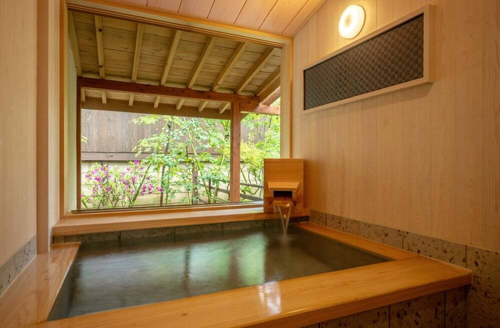 お部屋で温泉三昧!2人きりの時間を満喫しよう3977695