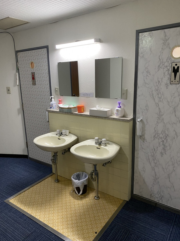 廊下にある共用のトイレ