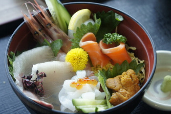 「アマ テラス」 料理 25922296 海鮮丼セット うどん付き 1,400円＝14年3月