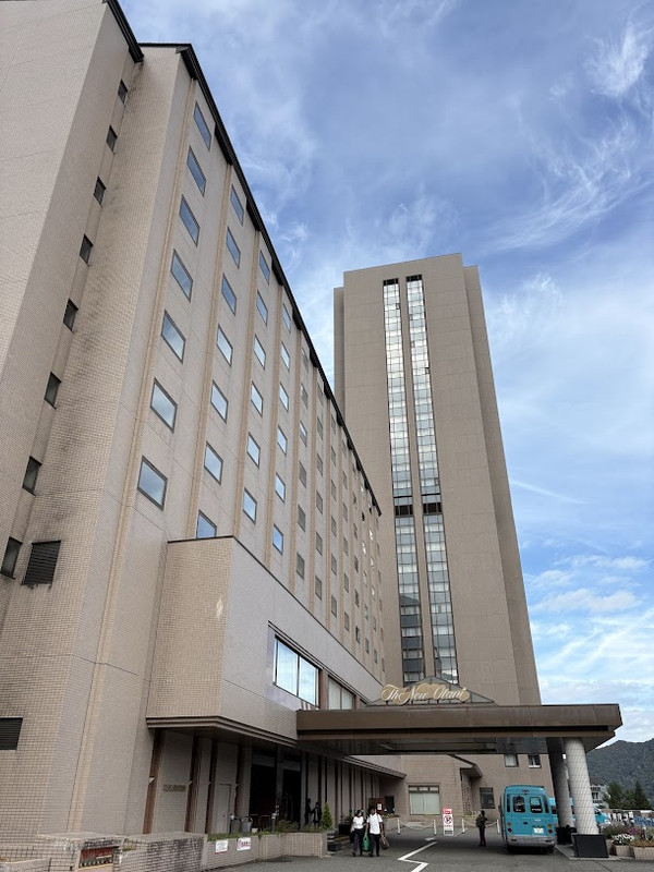 一般客も目の前の駐車場も駐められますよ