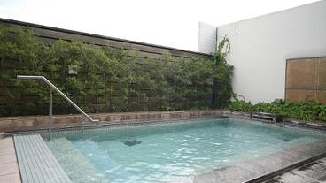 屋外スパ浴槽 / 1