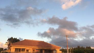 施設の正面 (日没後) / 3