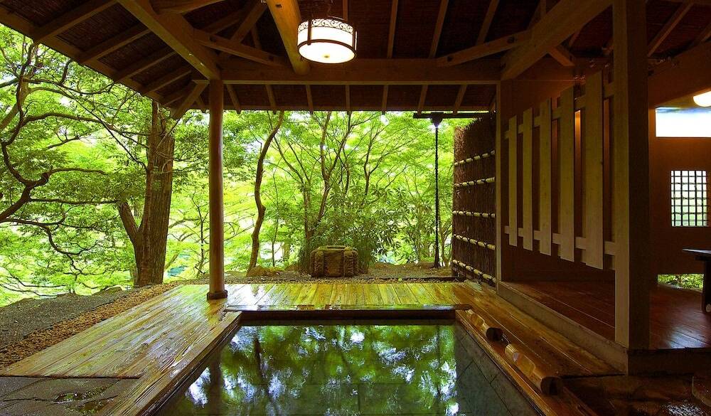 家族3人で楽しむ
絶景の貸切風呂 / 1