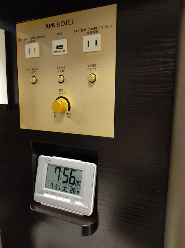 枕元のコンセント