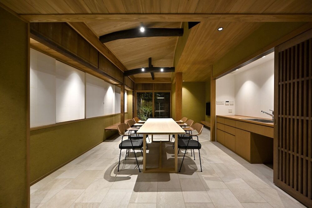 客室内のダイニングエリア