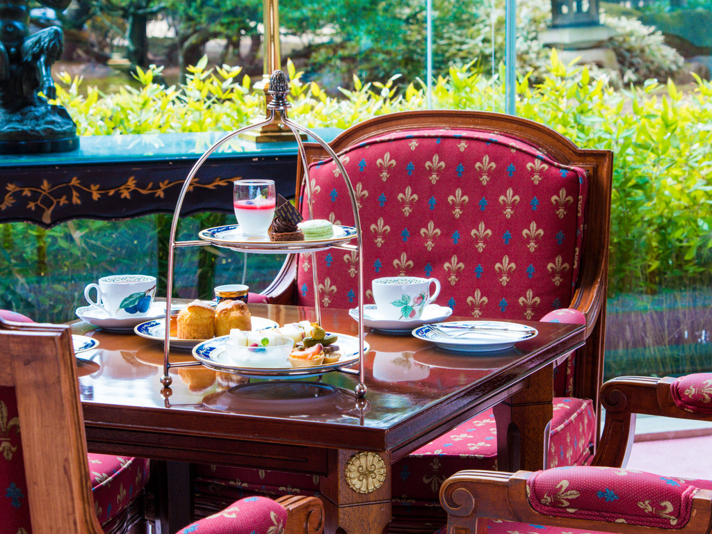 翌日のアフタヌーンティーで、尽きないお喋りを楽しみましょう♪4058404