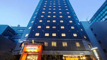 施設の正面 (日没後) / 3