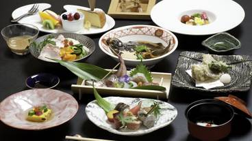 食事・飲み物 / 3