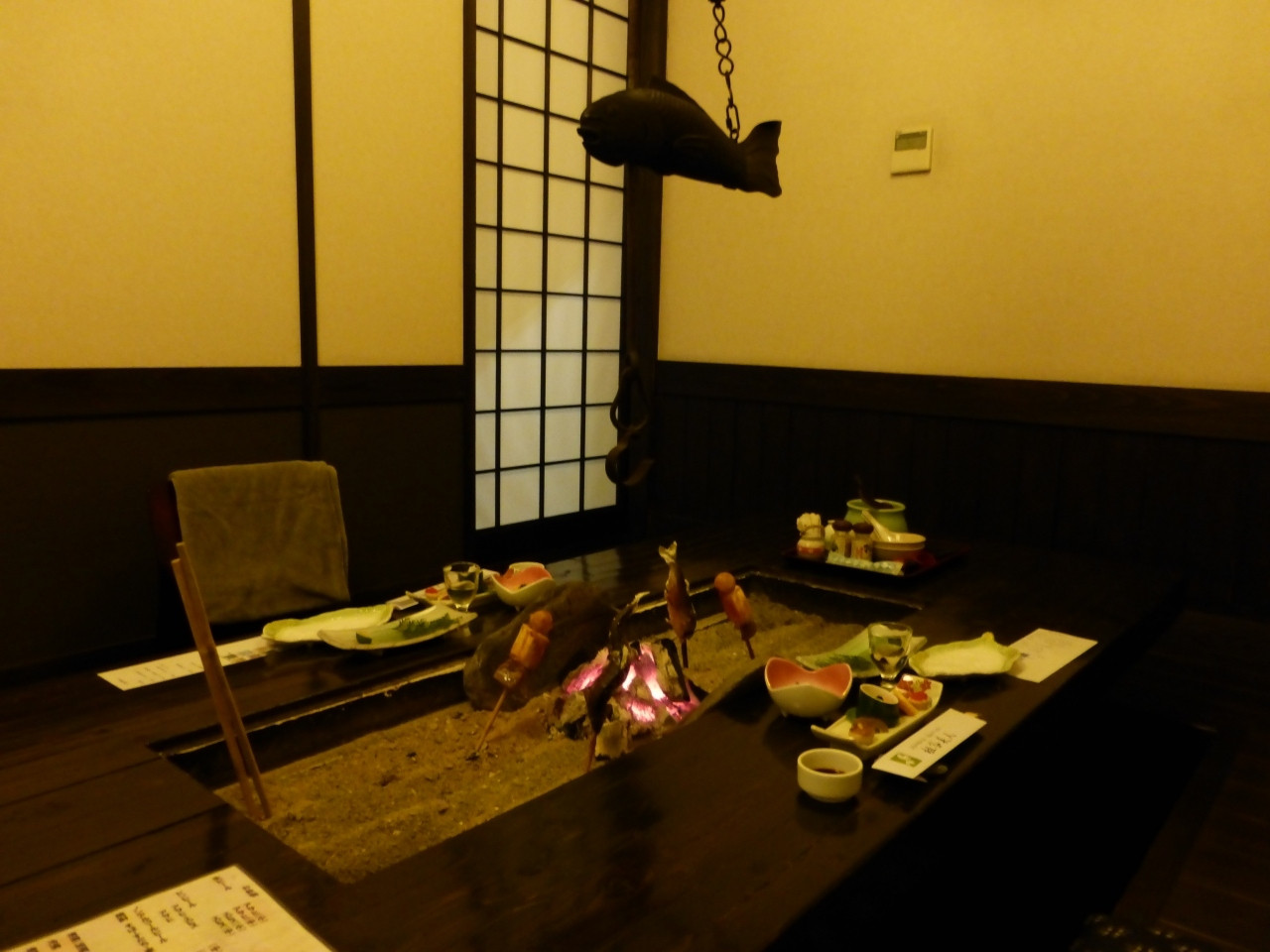 囲炉裏を囲んで彼とまったり時間を楽しむ3524608