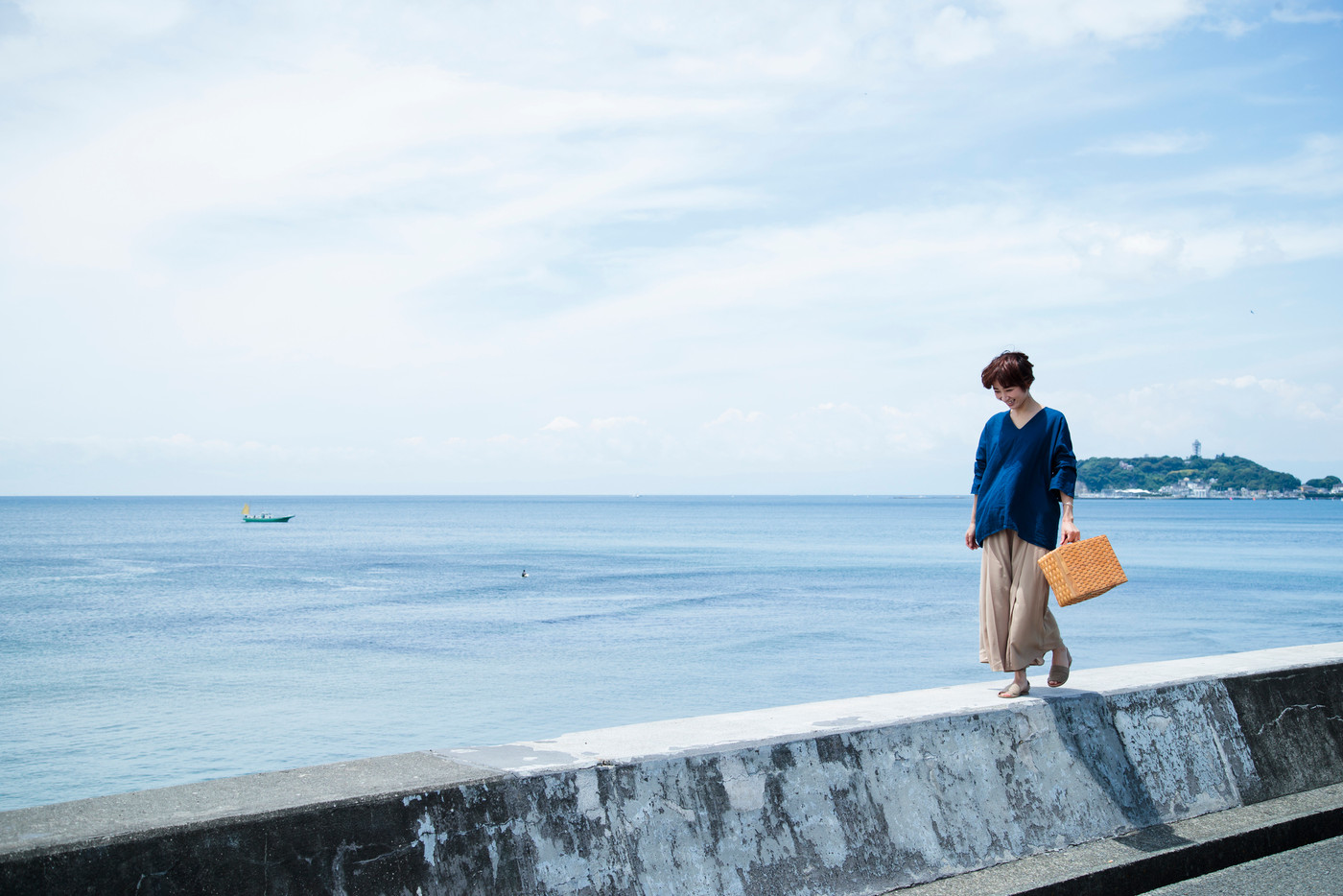 海　女性　旅行　観光　ショートトリップ　散策　散歩　女子旅　一人旅