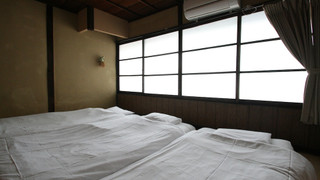 トラディショナル トリプルルーム 共用バスルーム