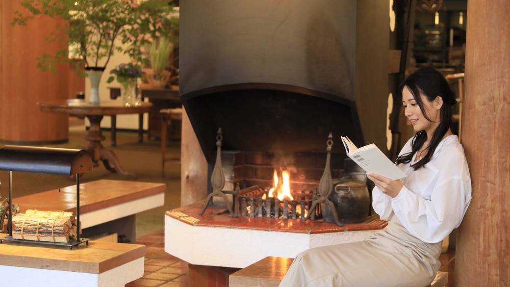 ラウンジ 暖炉 / 2