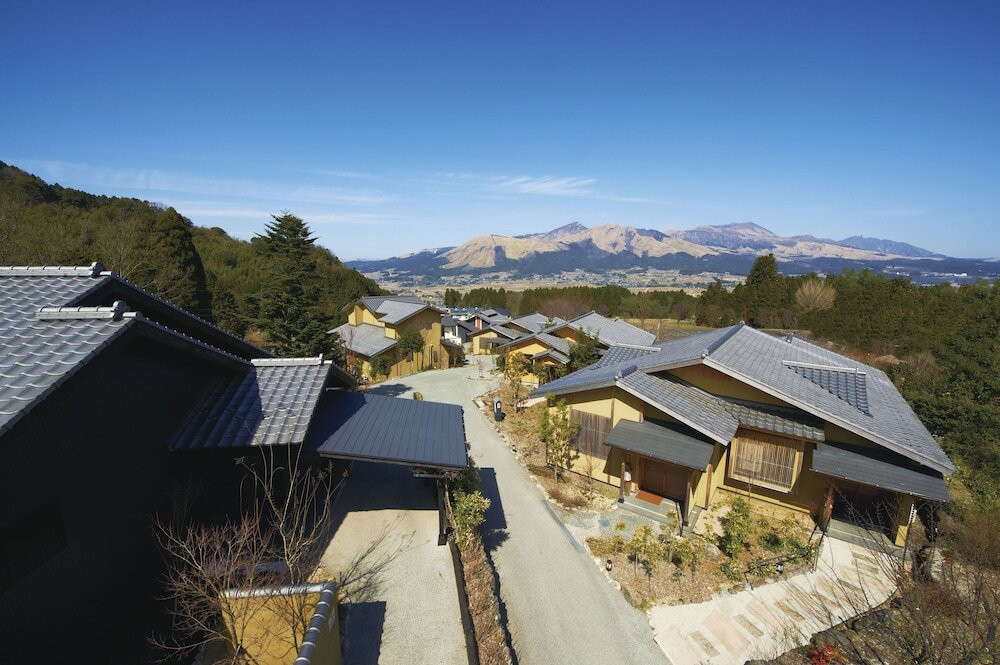 阿蘇五岳を臨む絶景が魅力の温泉旅館で名物「馬刺し」を4230254