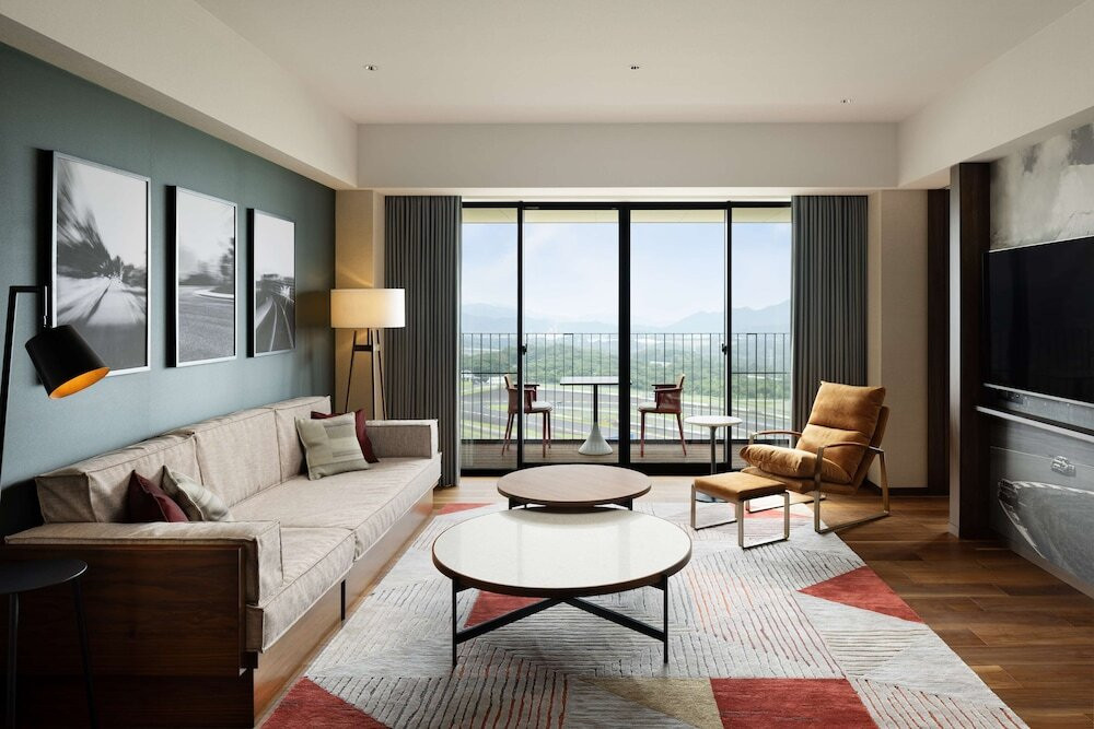 サーキット ビュー スイート リビングルーム