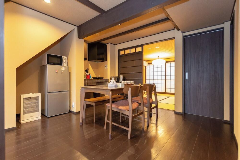 客室内のダイニングエリア