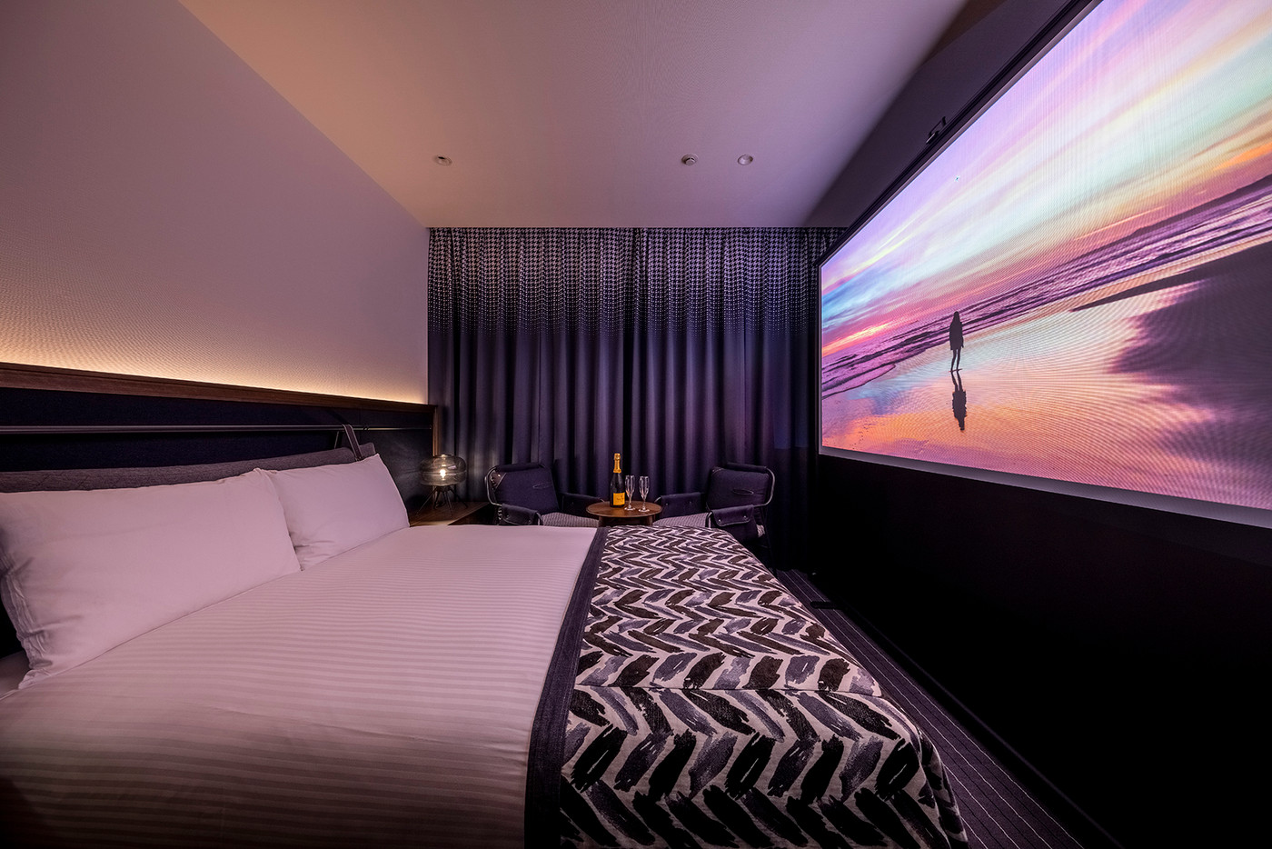 100インチのスクリーンで動画鑑賞♪シアタールームでまったり部屋飲み4283825