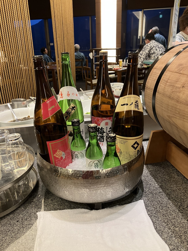 夕食時プラスで飲み放題。