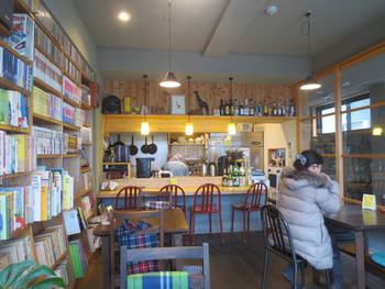 「きりん家」内観 851175 可愛い感じの店内