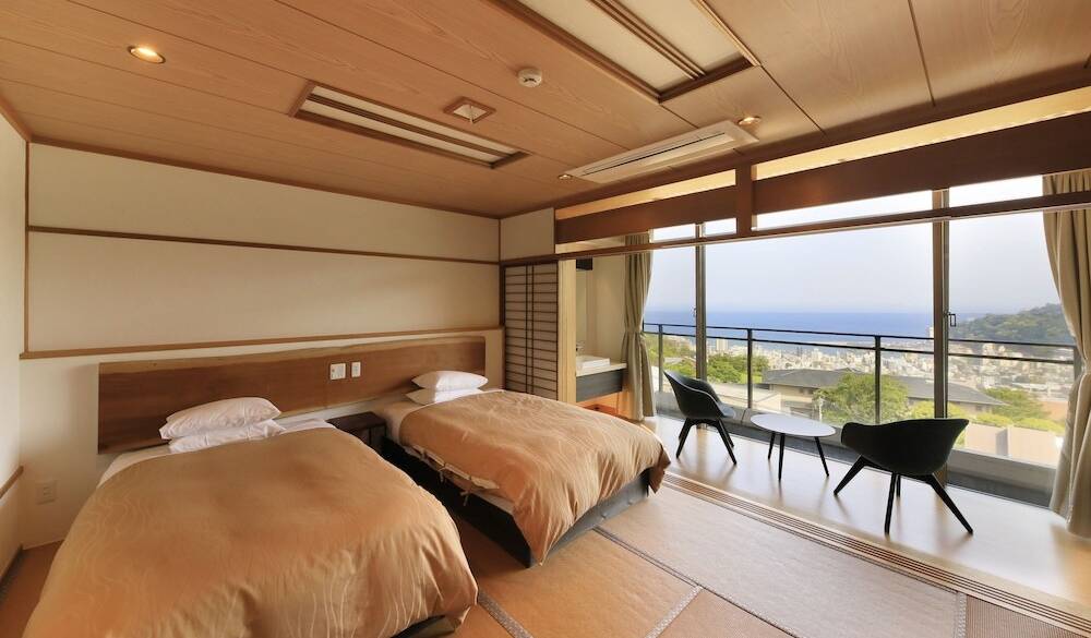 モダンでおしゃれな
客室へ / 1