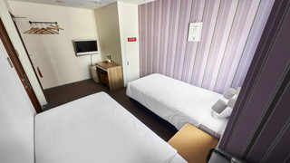 スタンダード ツインルーム シングルベッド 2 台 禁煙 共用バスルーム