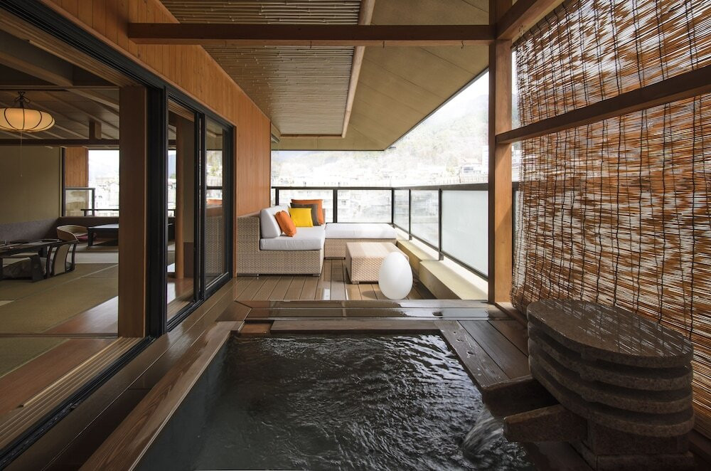 夜間瀬川に北信五岳も…自然を感じつつ極上の湯浴みを。4256590