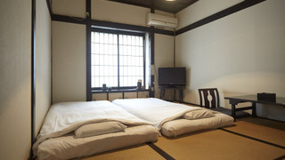 トラディショナル ツインルーム ベッド (複数台) (For 2 people,Check in time 4pm-10pm)