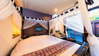 【本館 / 別館】天蓋つきクイーン1〜2名様用 [ダブルルーム] [禁煙]