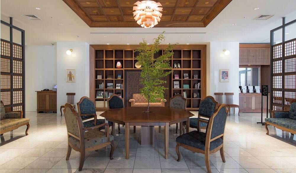 ロビーの待合 / 1