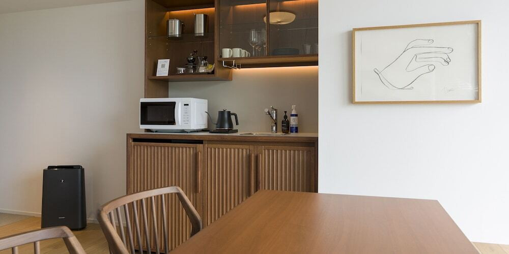 客室内のダイニングエリア