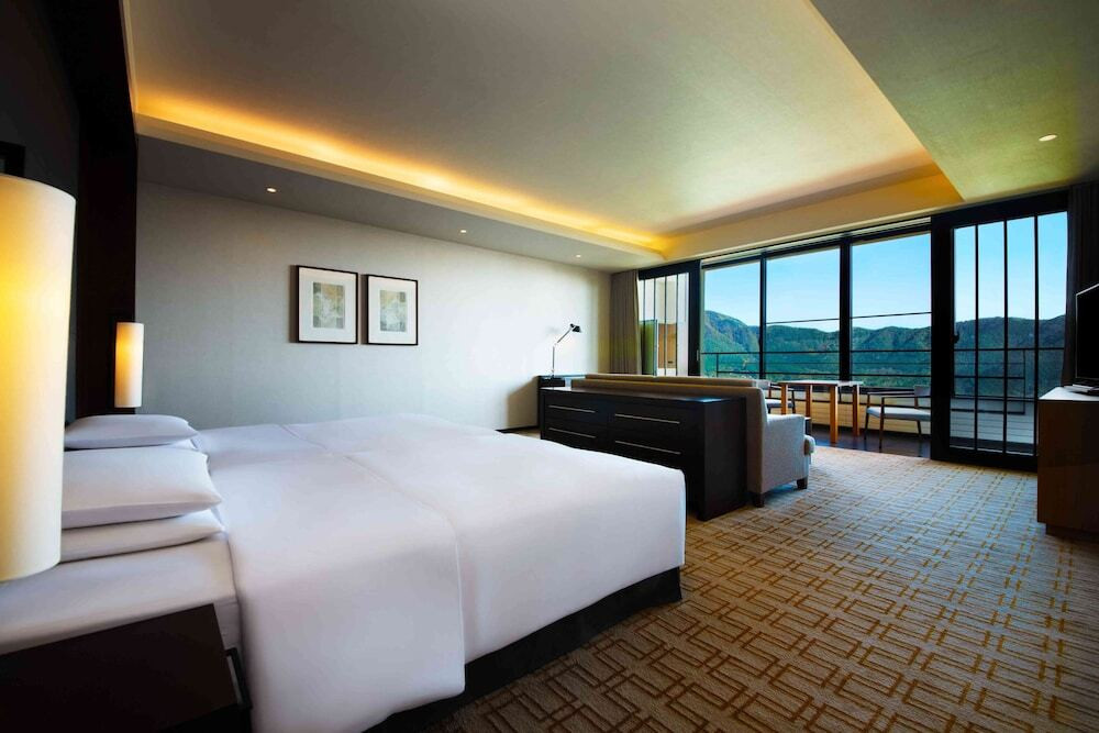 暖炉の火と絶景に癒される森の中のリゾートホテル3930363